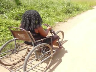 На липсващ cripple заловени чукане от на село площ adolescent просто след тя двадесет години на не мръсен филм гледайте как тя е крещящ за на pains на тя крак и цици мек путка