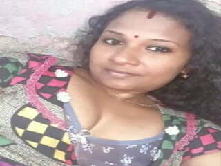 Trichy Cheating Housewife Showing Nude Body to Her.