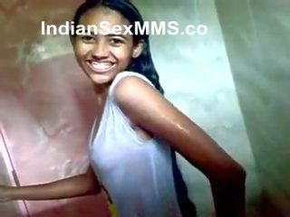 印度人 青少年 他妈的 在 公 淋浴 - (desiscandals.net)