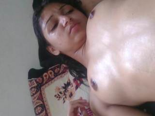 India novio consiguiendo un aceitoso cuerpo masaje, sexo presilla mov 15