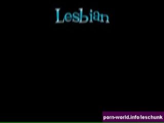 Bbw lesbian toying dengan dua dildo/ alat mainan seks