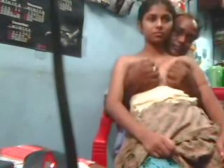 Warga india desi damsel fucked oleh jiran pakcik dalam kedai