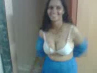Indisch aunty verwijderen haar jurk , blootstellen haar groot boo